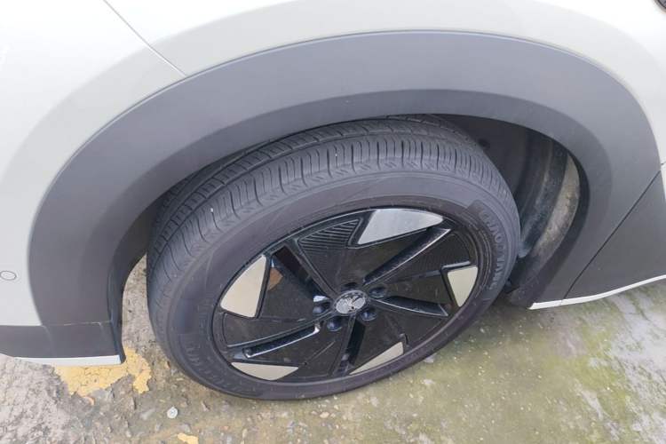 Used BYD Sealion 05 EV 2025 520 km Flagship SmartDrive Version Left Front Wheel Hub