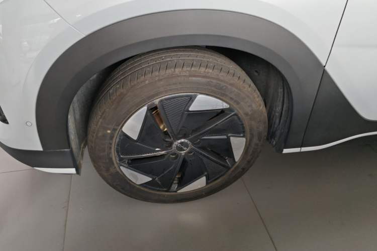 Used BYD Sealion 05 EV 2025 520 km Flagship SmartDrive Version Left Front Wheel Hub