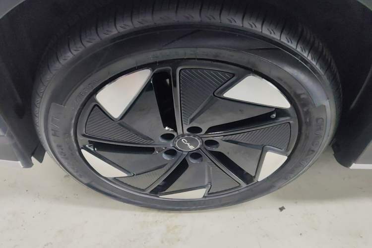 Used BYD Sealion 05 EV 2025 520 km Flagship SmartDrive Version Left Front Wheel Hub