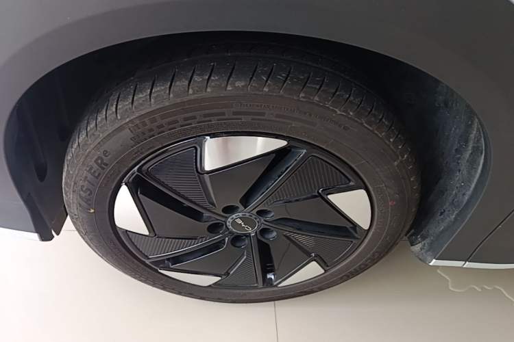 Used BYD Sealion 05 EV 2025 520 km Flagship SmartDrive Version Left Front Wheel Hub
