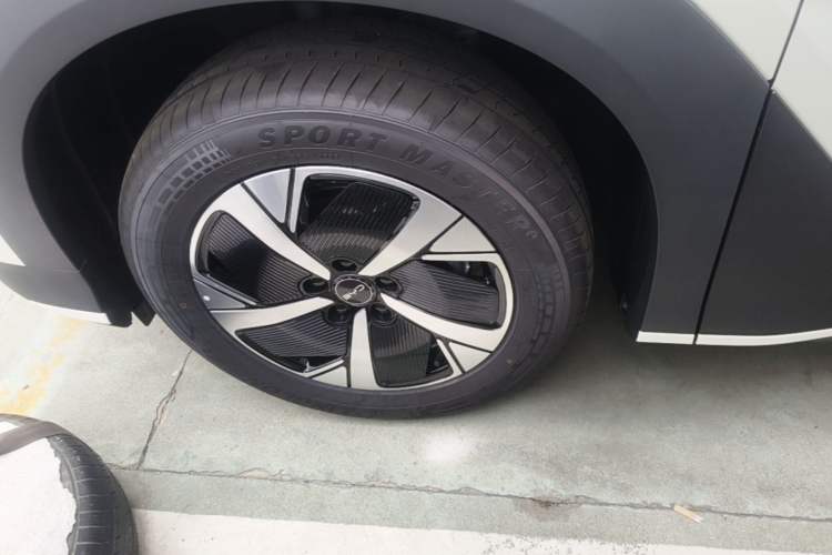 Used BYD Sealion 05 EV 2025 520 km Smart Cruise Version Left Front Wheel Hub