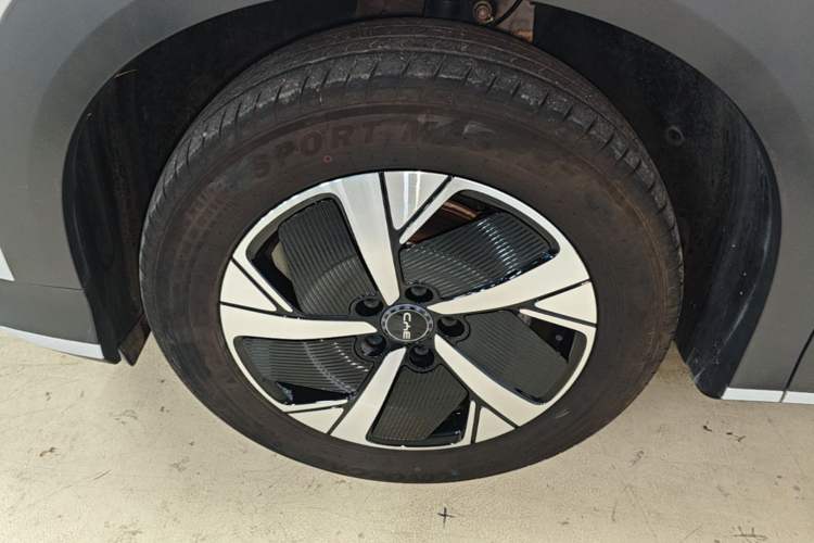 Used BYD Sealion 05 EV 2025 520 km Smart Cruise Version Left Front Wheel Hub