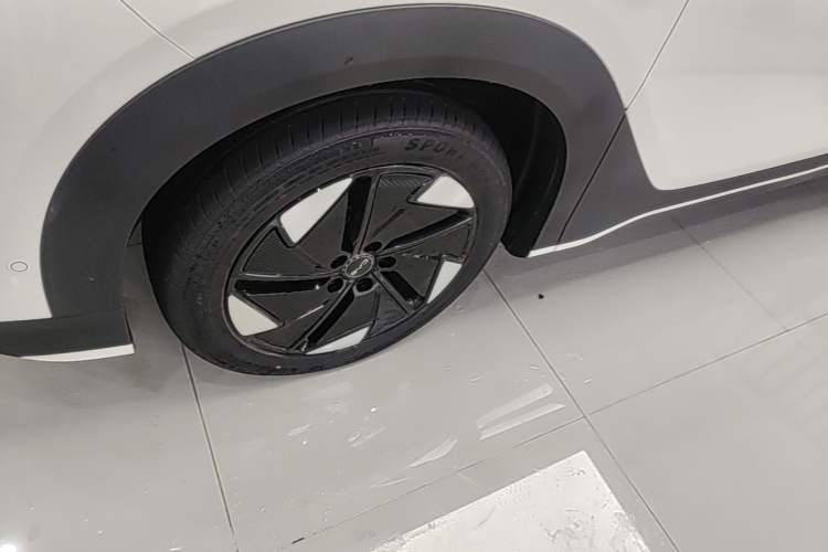 Used BYD Sealion 05 EV 2025 520 km Flagship SmartDrive Version Left Front Wheel Hub