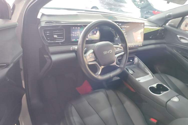 Used BYD Sealion 06 New Energy 2025 Model EV 520 Navigation Edition Center Console