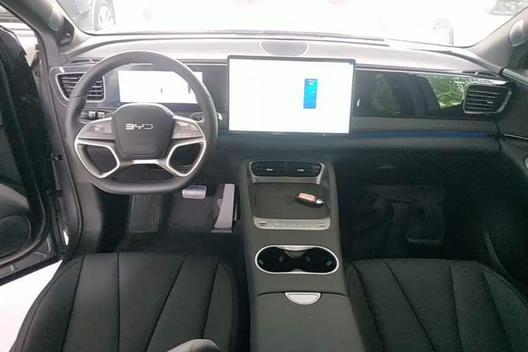 Used BYD Sealion 06 New Energy 2025 Model EV 605 Navigation Pro Edition Center Console