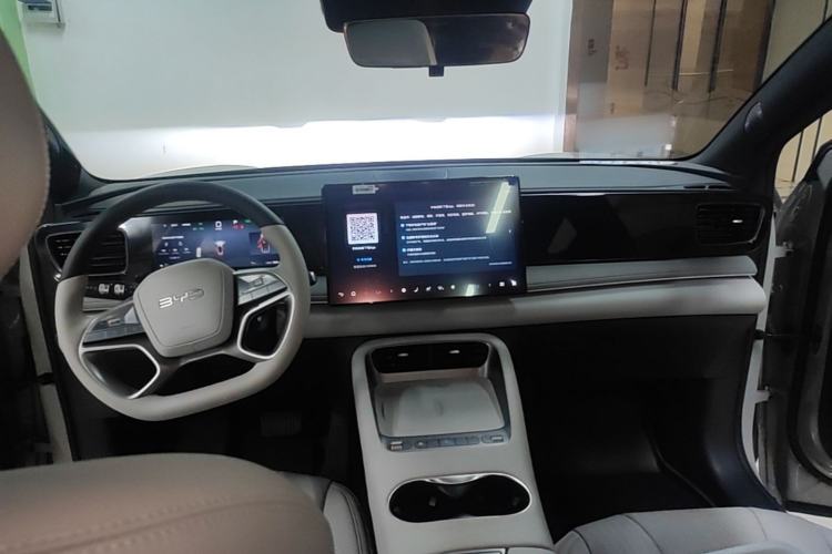Used BYD Sealion 06 New Energy 2025 Model DM-i 170 Navigation Pro Edition Center Console