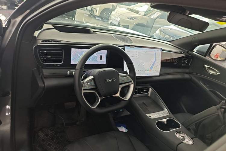 Used BYD Sealion 06 New Energy 2025 Model DM-i 170 Navigation Plus Edition Center Console