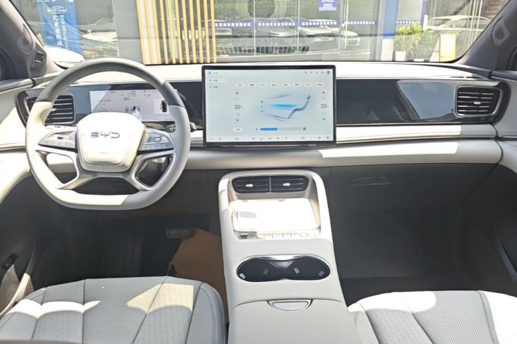 Used BYD Sealion 06 New Energy 2025 Model EV 605 Navigation Pro Edition Center Console