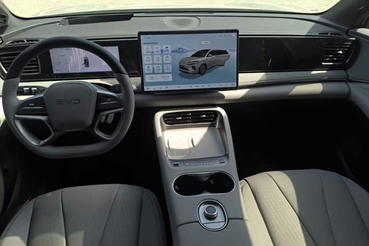 Used BYD Sealion 06 New Energy 2025 Model DM-i 170 Navigation Plus Edition Center Console
