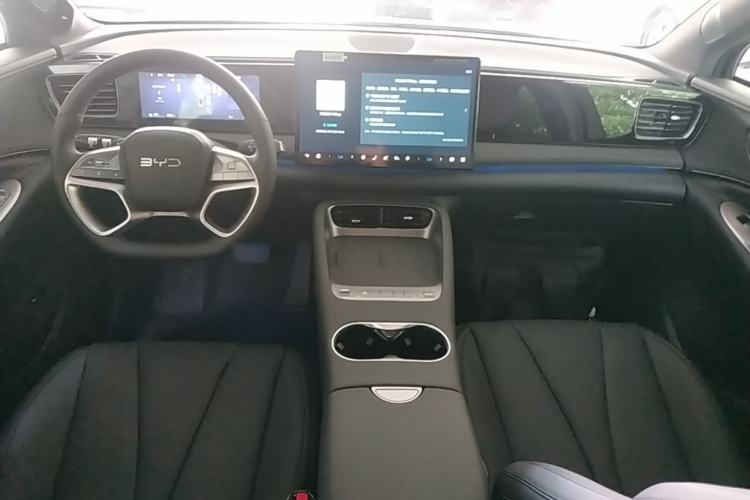 Used BYD Sealion 06 New Energy 2025 Model EV 605 Navigation Pro Edition Center Console