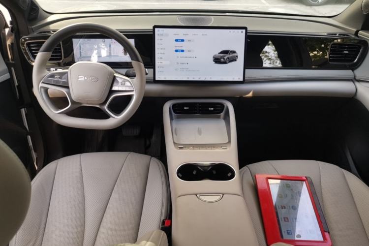 Used BYD Sealion 06 New Energy 2025 Model DM-i 170 Navigation Pro Edition Center Console