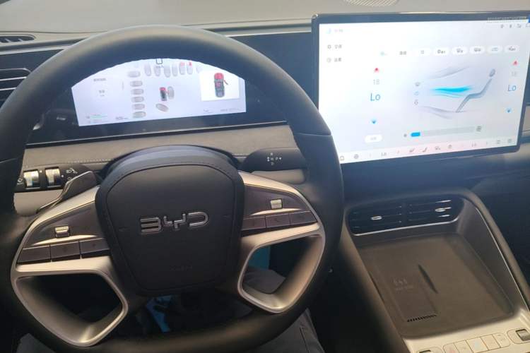 Used BYD Sealion 06 New Energy 2025 Model DM-i 170 Navigation Plus Edition Center Console