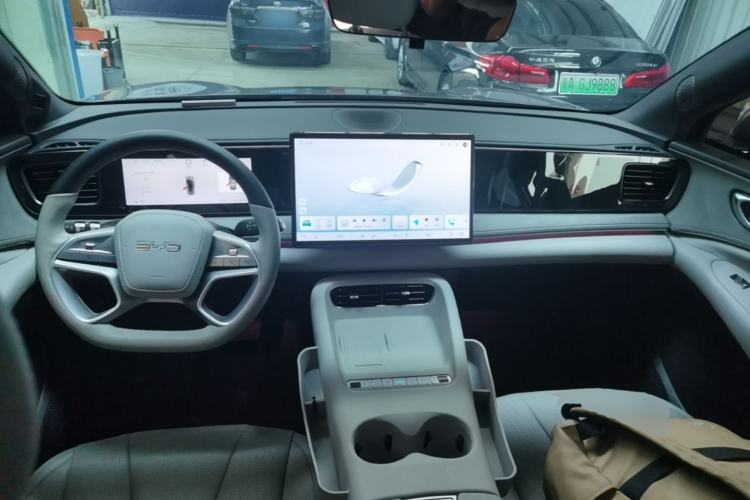 Used BYD Sealion 06 New Energy 2025 Model EV 605 Navigation Pro Edition Center Console