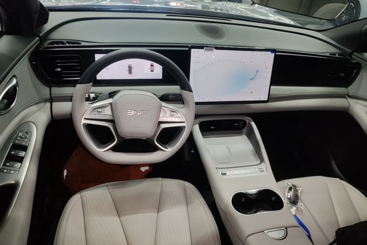 Used BYD Sealion 06 New Energy 2025 Model EV 605 Navigation Pro Edition Center Console