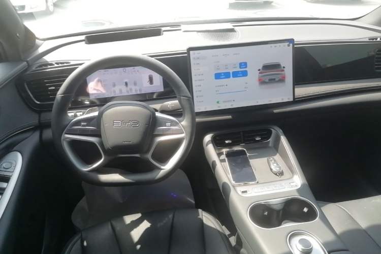 Used BYD Sealion 06 New Energy 2025 Model EV 605 Navigation Plus Edition Center Console