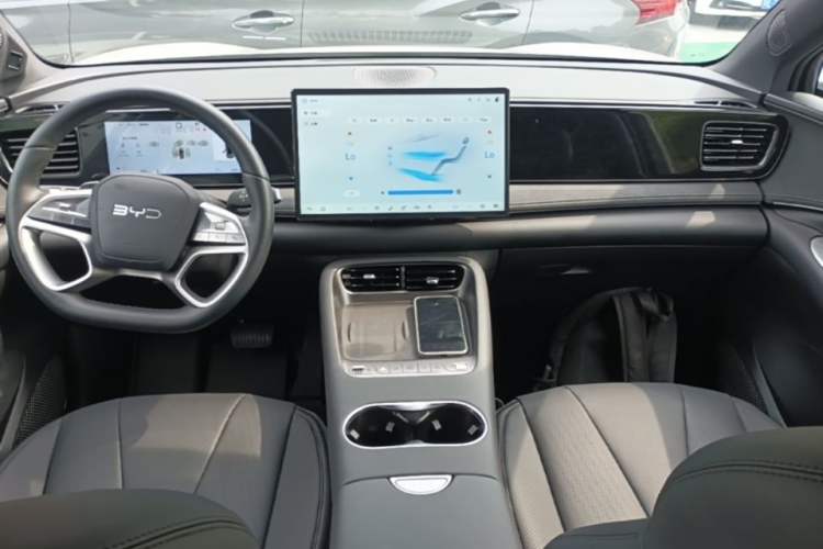 Used BYD Sealion 06 New Energy 2025 Model DM-i 170 Navigation Pro Edition Center Console