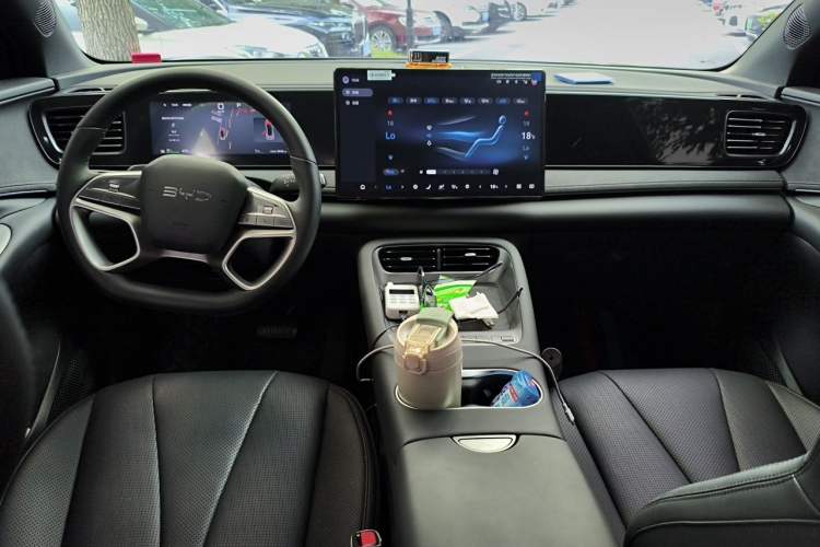 Used BYD Sealion 06 New Energy 2025 Model EV 520 Navigation Edition Center Console