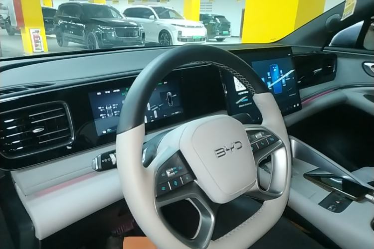 Used BYD Sealion 06 New Energy 2025 Model EV 605 Navigation Pro Edition Center Console