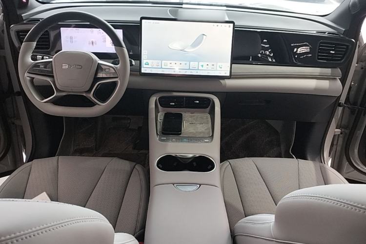 Used BYD Sealion 06 New Energy 2025 Model EV 605 Navigation Pro Edition Center Console