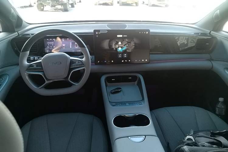 Used BYD Sealion 06 New Energy 2025 Model DM-i 170 Navigation Pro Edition Center Console