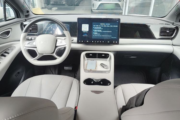 Used BYD Sealion 06 New Energy 2025 Model EV 605 Navigation Pro Edition Center Console