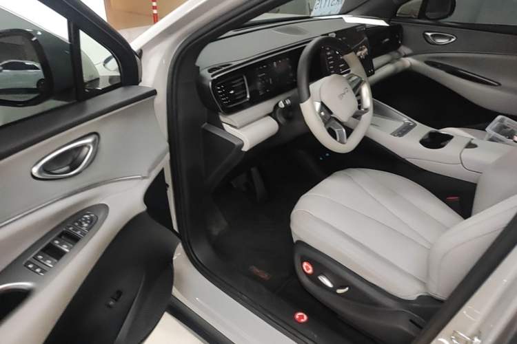 Used BYD Sealion 06 New Energy 2025 Model DM-i 170 Navigation Pro Edition Driver Seat