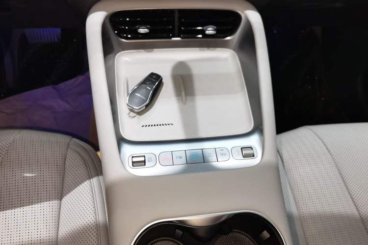 Used BYD Sealion 06 New Energy 2025 Model DM-i 170 Navigation Pro Edition Gear Lever