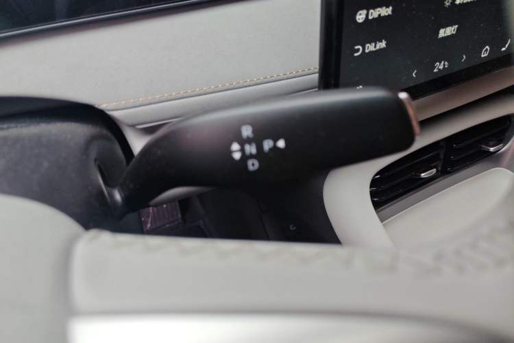 Used BYD Sealion 06 New Energy 2025 Model EV 605 Navigation Pro Edition Gear Lever