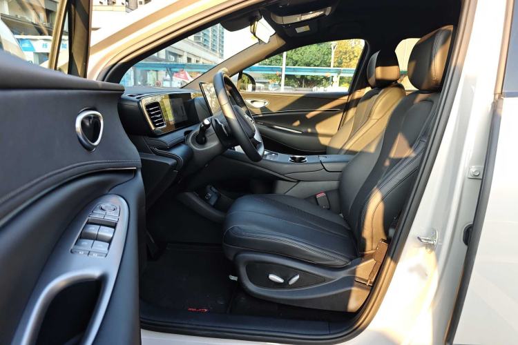 Used BYD Sealion 06 New Energy 2025 Model DM-i 170 Navigation Pro Edition Interior 3