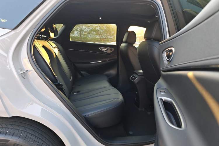Used BYD Sealion 06 New Energy 2025 Model DM-i 170 Navigation Pro Edition Interior 4