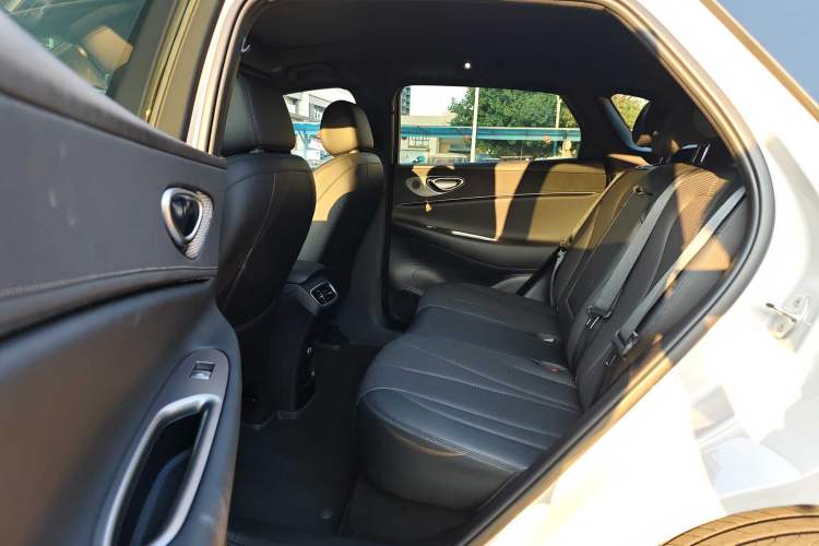 Used BYD Sealion 06 New Energy 2025 Model DM-i 170 Navigation Pro Edition Interior 8