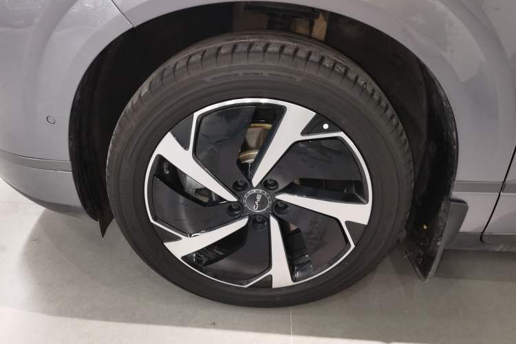 Used BYD Sealion 06 New Energy 2025 Model DM-i 170 Navigation Pro Edition Left Front Wheel Hub