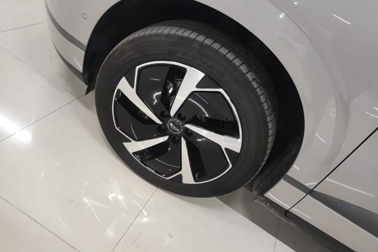 Used BYD Sealion 06 New Energy 2025 Model DM-i 170 Navigation Pro Edition Left Front Wheel Hub