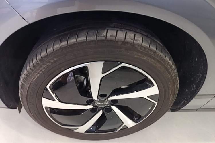 Used BYD Sealion 06 New Energy 2025 Model DM-i 170 Navigation Pro Edition Left Front Wheel Hub