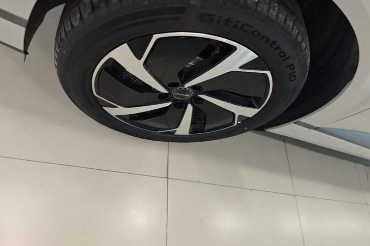 Used BYD Sealion 06 New Energy 2025 Model DM-i 170 Navigation Plus Edition Left Front Wheel Hub