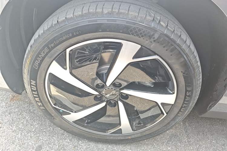 Used BYD Sealion 06 New Energy 2025 Model EV 605 Navigation Pro Edition Left Front Wheel Hub