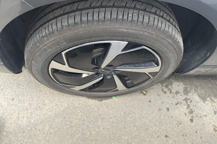 Used BYD Sealion 06 New Energy 2025 Model EV 605 Navigation Pro Edition Left Front Wheel Hub