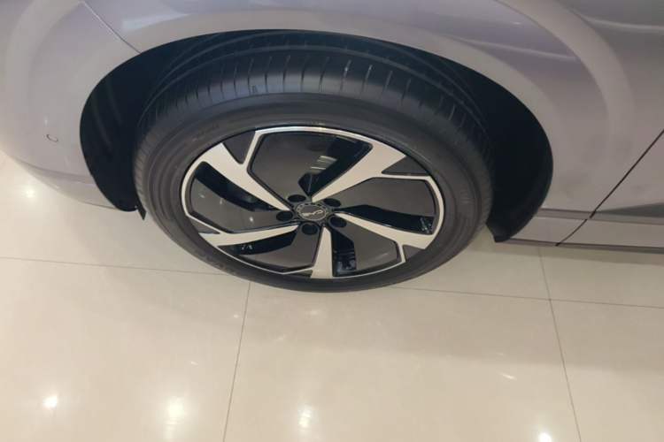 Used BYD Sealion 06 New Energy 2025 Model DM-i 170 Navigation Plus Edition Left Front Wheel Hub