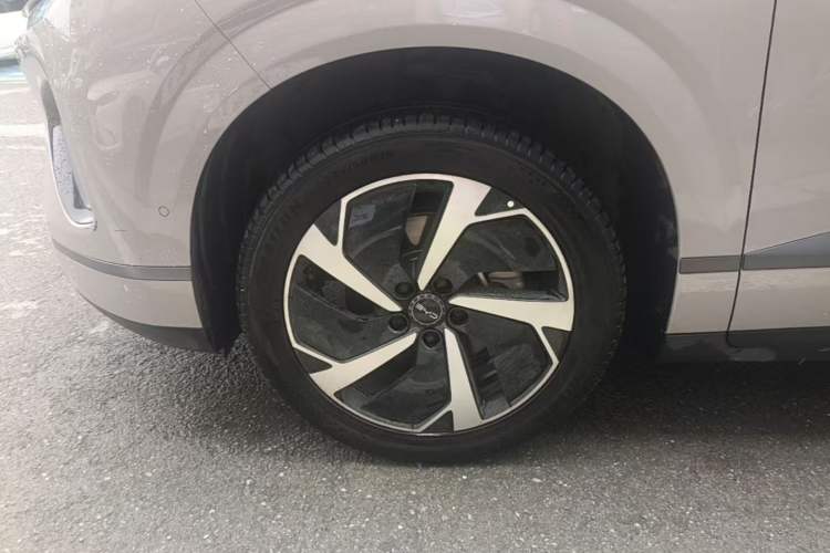 Used BYD Sealion 06 New Energy 2025 Model EV 605 Navigation Pro Edition Left Front Wheel Hub