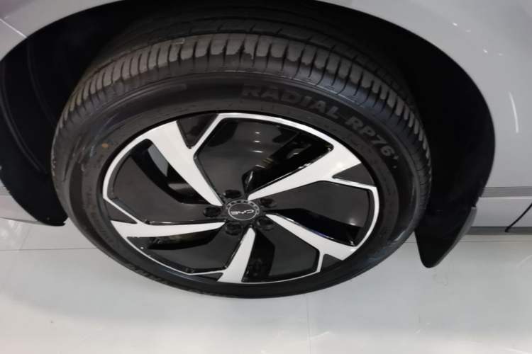 Used BYD Sealion 06 New Energy 2025 Model EV 605 Navigation Pro Edition Left Front Wheel Hub