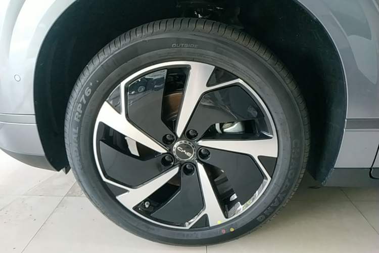 Used BYD Sealion 06 New Energy 2025 Model EV 605 Navigation Pro Edition Left Front Wheel Hub