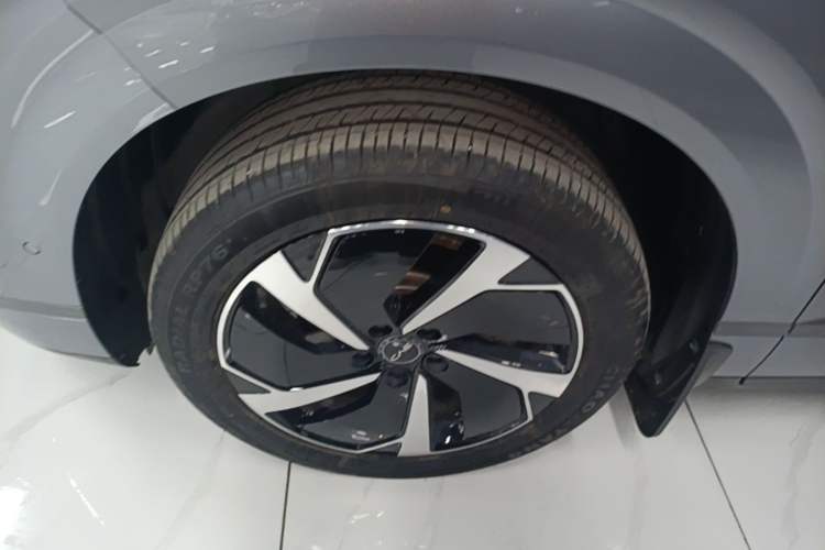 Used BYD Sealion 06 New Energy 2025 Model EV 605 Navigation Pro Edition Left Front Wheel Hub