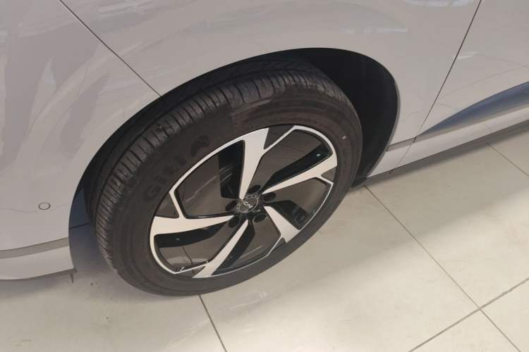 Used BYD Sealion 06 New Energy 2025 Model DM-i 170 Navigation Plus Edition Left Front Wheel Hub