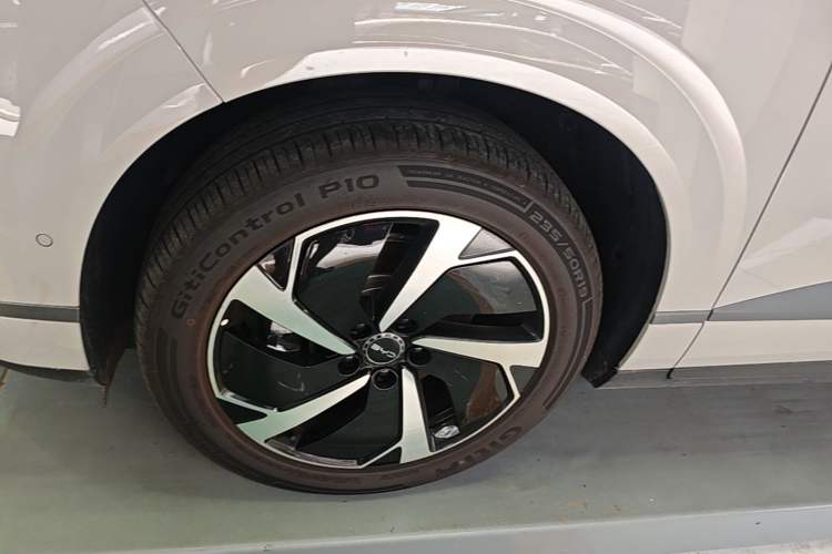 Used BYD Sealion 06 New Energy 2025 Model DM-i 170 Navigation Pro Edition Left Front Wheel Hub