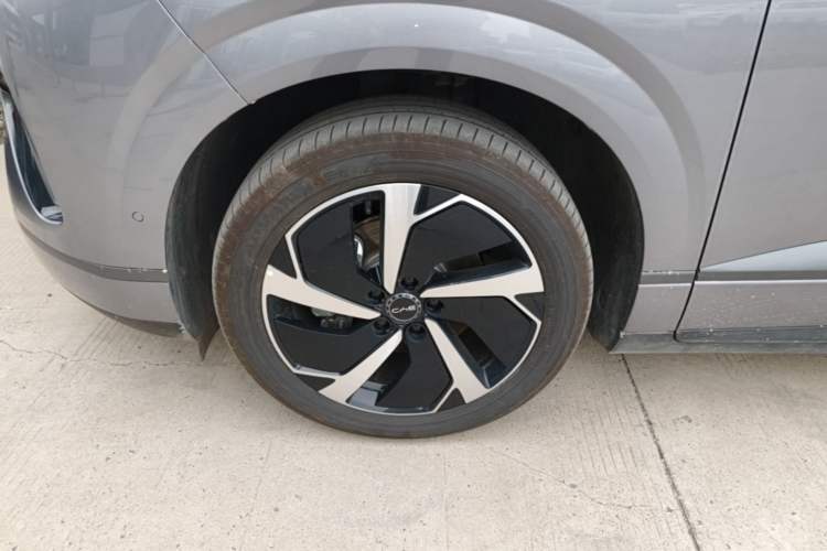 Used BYD Sealion 06 New Energy 2025 Model DM-i 170 Navigation Pro Edition Left Front Wheel Hub