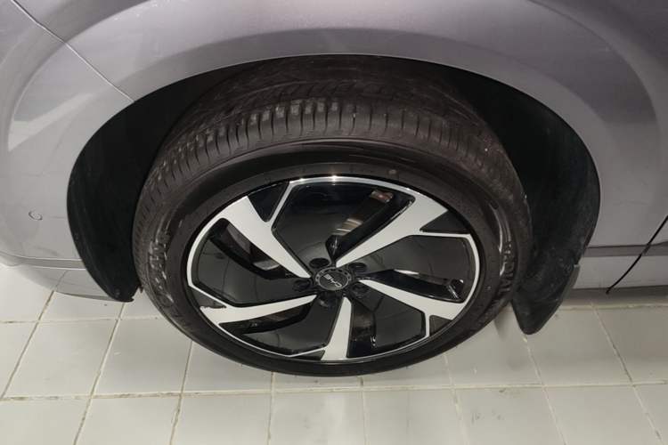 Used BYD Sealion 06 New Energy 2025 Model EV 605 Navigation Pro Edition Left Front Wheel Hub