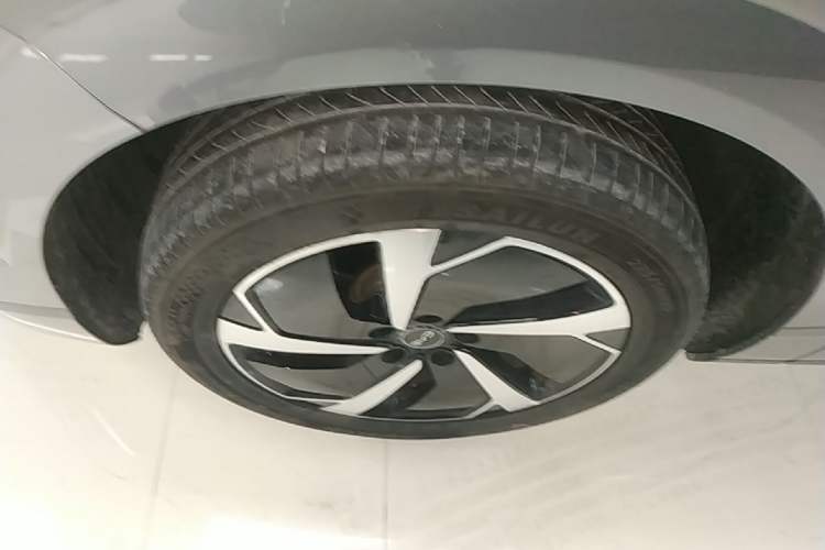 Used BYD Sealion 06 New Energy 2025 Model EV 605 Navigation Pro Edition Left Front Wheel Hub