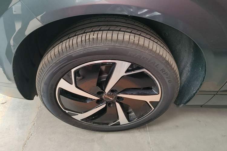 Used BYD Sealion 06 New Energy 2025 Model EV 605 Navigation Pro Edition Left Front Wheel Hub