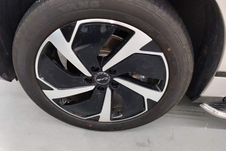 Used BYD Sealion 06 New Energy 2025 Model EV 605 Navigation Pro Edition Left Front Wheel Hub