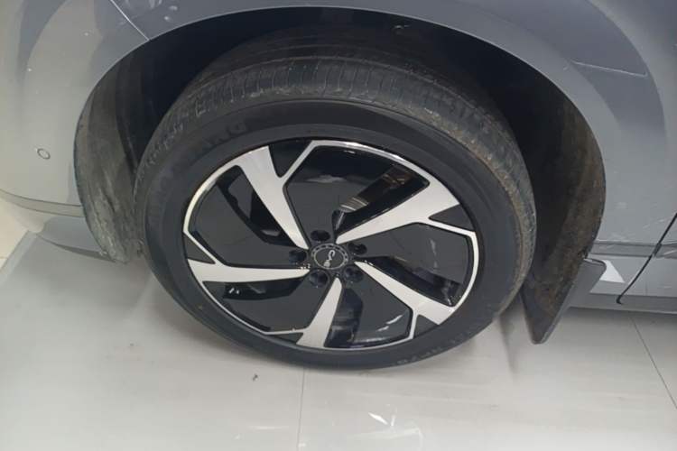 Used BYD Sealion 06 New Energy 2025 Model EV 605 Navigation Pro Edition Left Front Wheel Hub